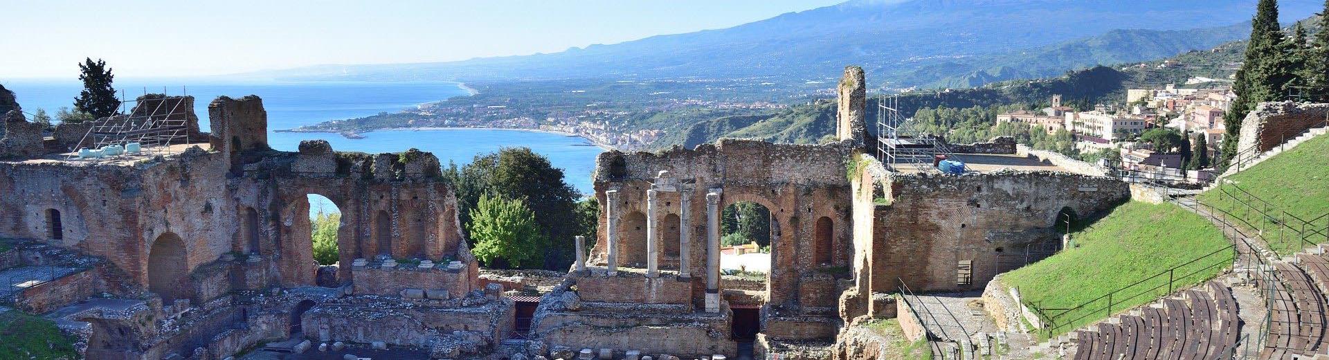 Scopri una perla della costa siciliana: Taormina è a pochi minuti da Hotel Santa Caterina, 4 stelle ad Acireale!