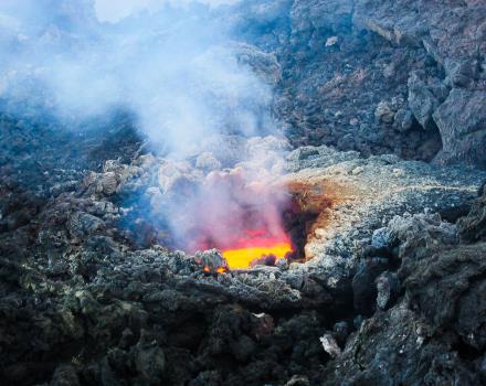 The power of nature: discover the slopes of Mount Etna from Hotel Santa Caterina, 4 stars in Acireale!