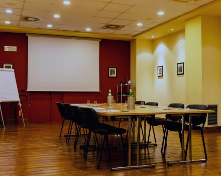 Organize your meeting or event in Acireale with Hotel Santa Caterina: our room can accommodate up to 50 people and our restaurant is available for business lunches or dinners.