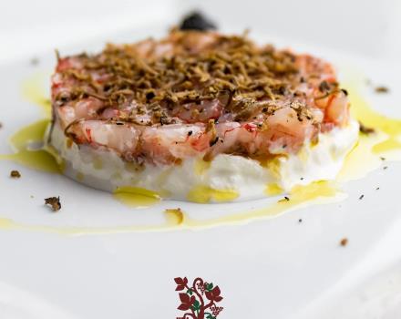 Delicious seafood and traditional dishes and excellent wines: all this from Aquadelferro, the restaurant of Hotel Santa Caterina in Acireale.
