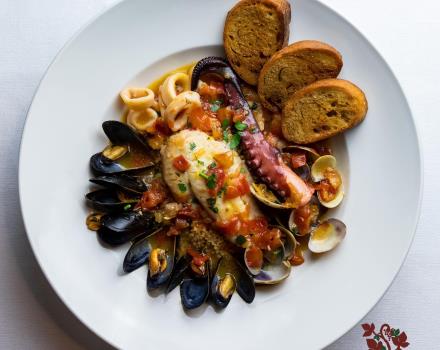 The tradition of Sicily in a dish: try Aquadelferro, the restaurant of Hotel Santa Caterina in Acireale