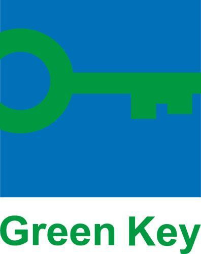 In the picture, the Green Key certification logo with a green key on a blue background.